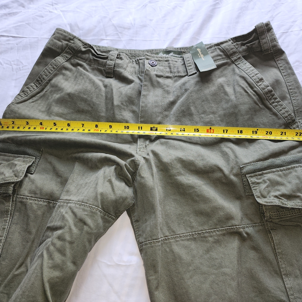 Eddie Bauer Ultimate Green Cargo Shorts Men's Size 36 NWT!!! - Picture 9 of 10